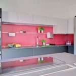 Pinkki-valkoinen keittiö ja valkoinen Festivo